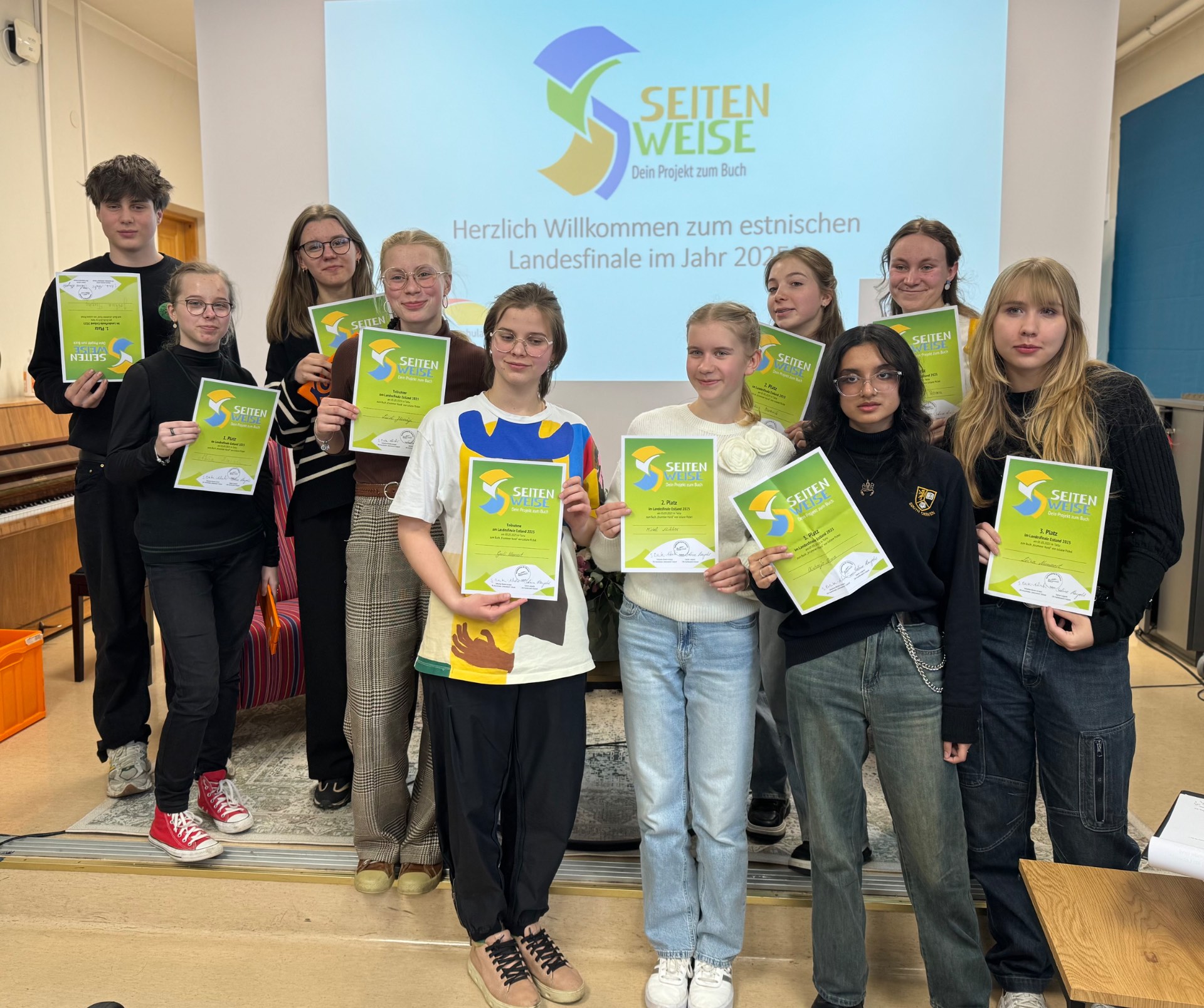 5. mail võtsid 9. ja 10. klassi õpilased (fotol vasakult) Joshua Peter, Akita Sahila ja Mia Maria osa Tartus asetleidnud rahvusvahelisest saksakeelsest lugemisv