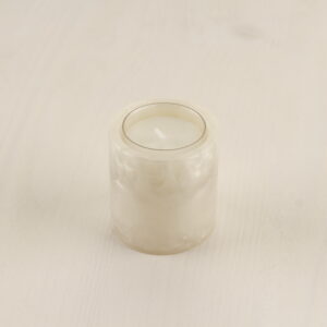 Küünlahoidja teeküünlaga