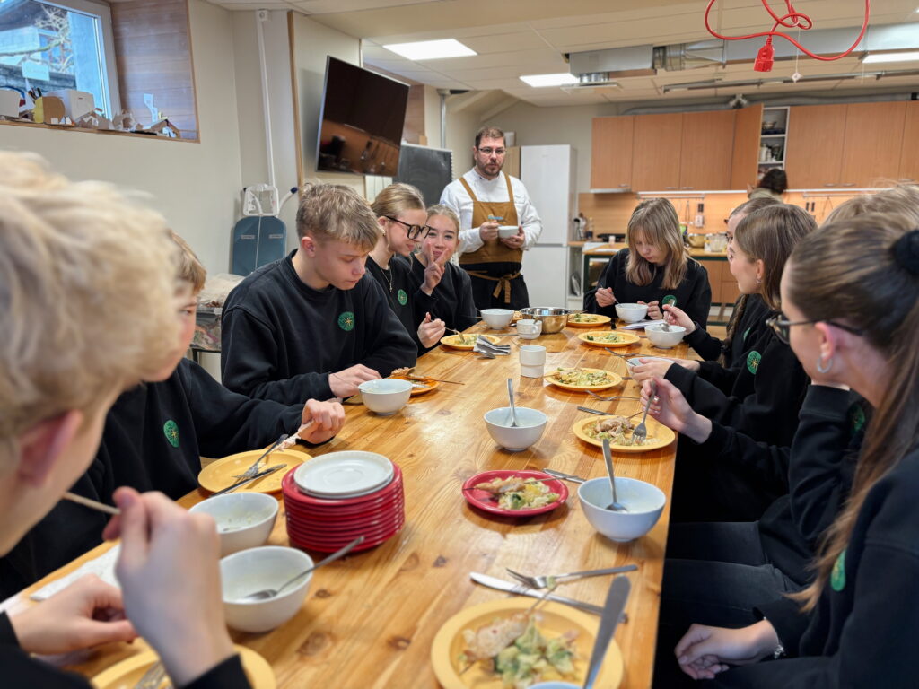 Peakokad koolis Peakokad koolis