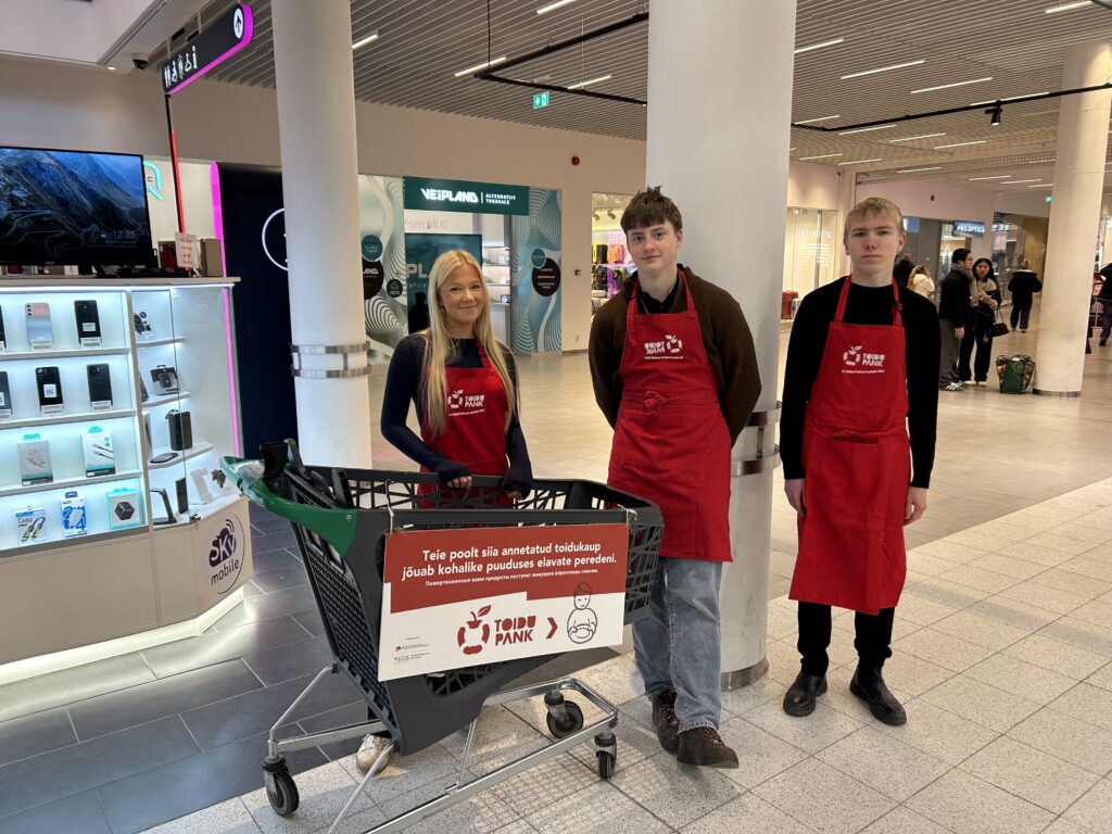 Usinad vabatahtlikud Toidupanga kogumispäeval