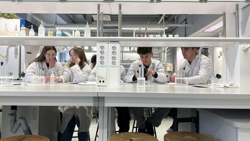 Praktikum Tal Techi keemialaboris Praktikum Tal Techi keemialaboris